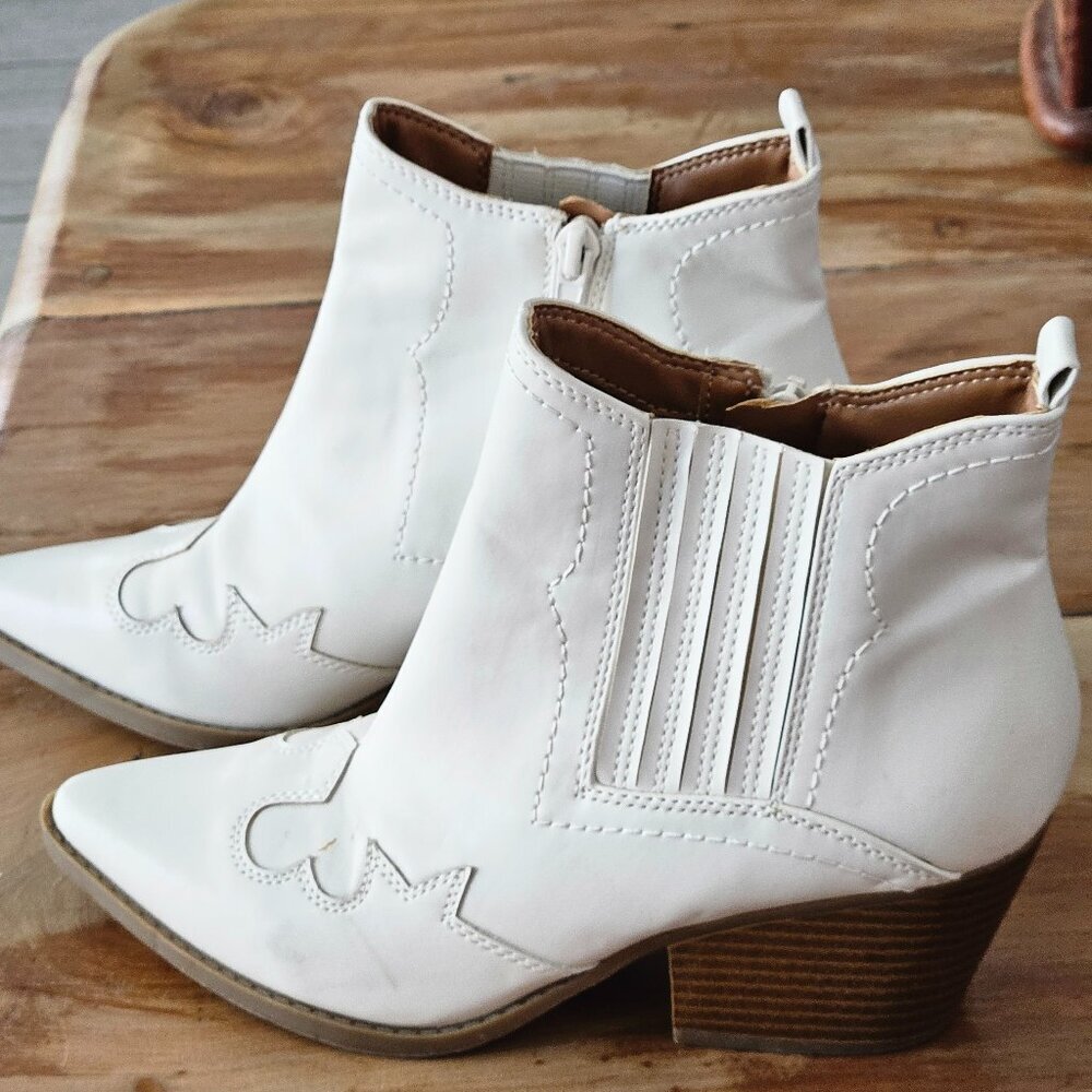 Indigo Rd Alydia White Ankle Western Booties 6M Cowgirl